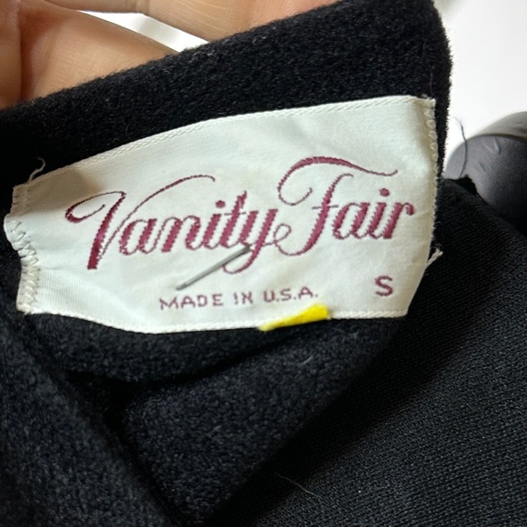 Vintage Vanity Fair Black and Ivory Women's Robe - Picture 9 of 9